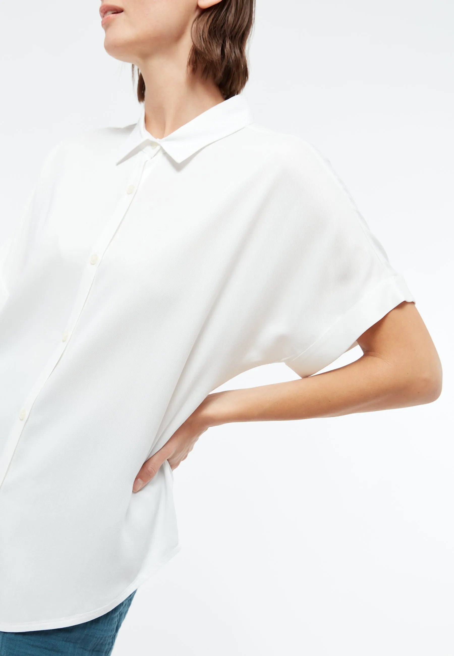 Short-sleeved blouse GBSARAH relaxed fit from LENZING™ ECOVERO™ - White Givn Berlin