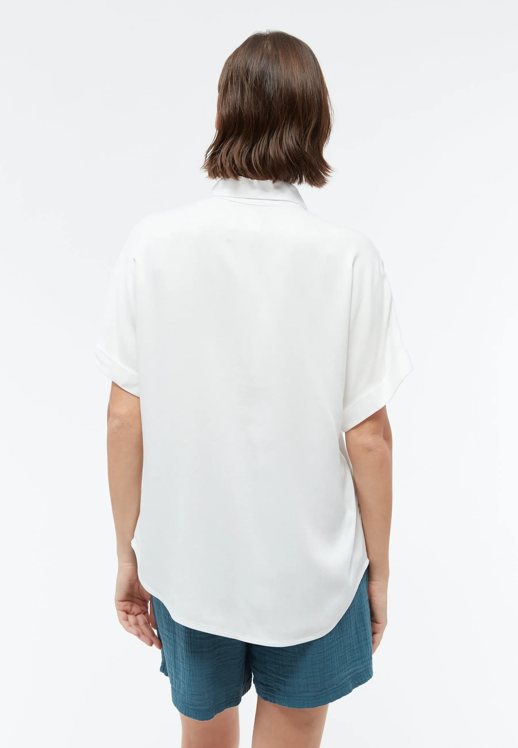 Short-sleeved blouse GBSARAH relaxed fit from LENZING™ ECOVERO™ - White Givn Berlin