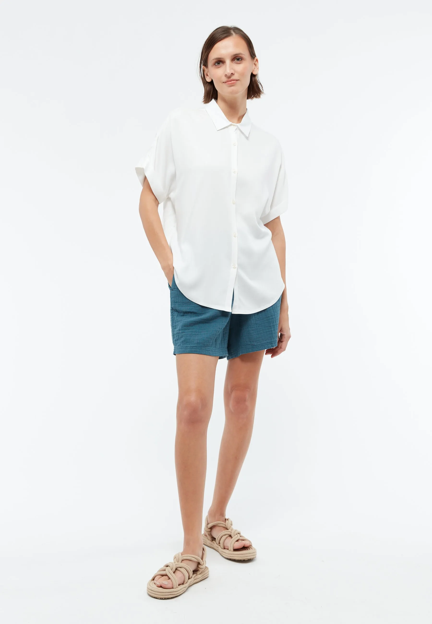 Short-sleeved blouse GBSARAH relaxed fit from LENZING™ ECOVERO™ - White Givn Berlin