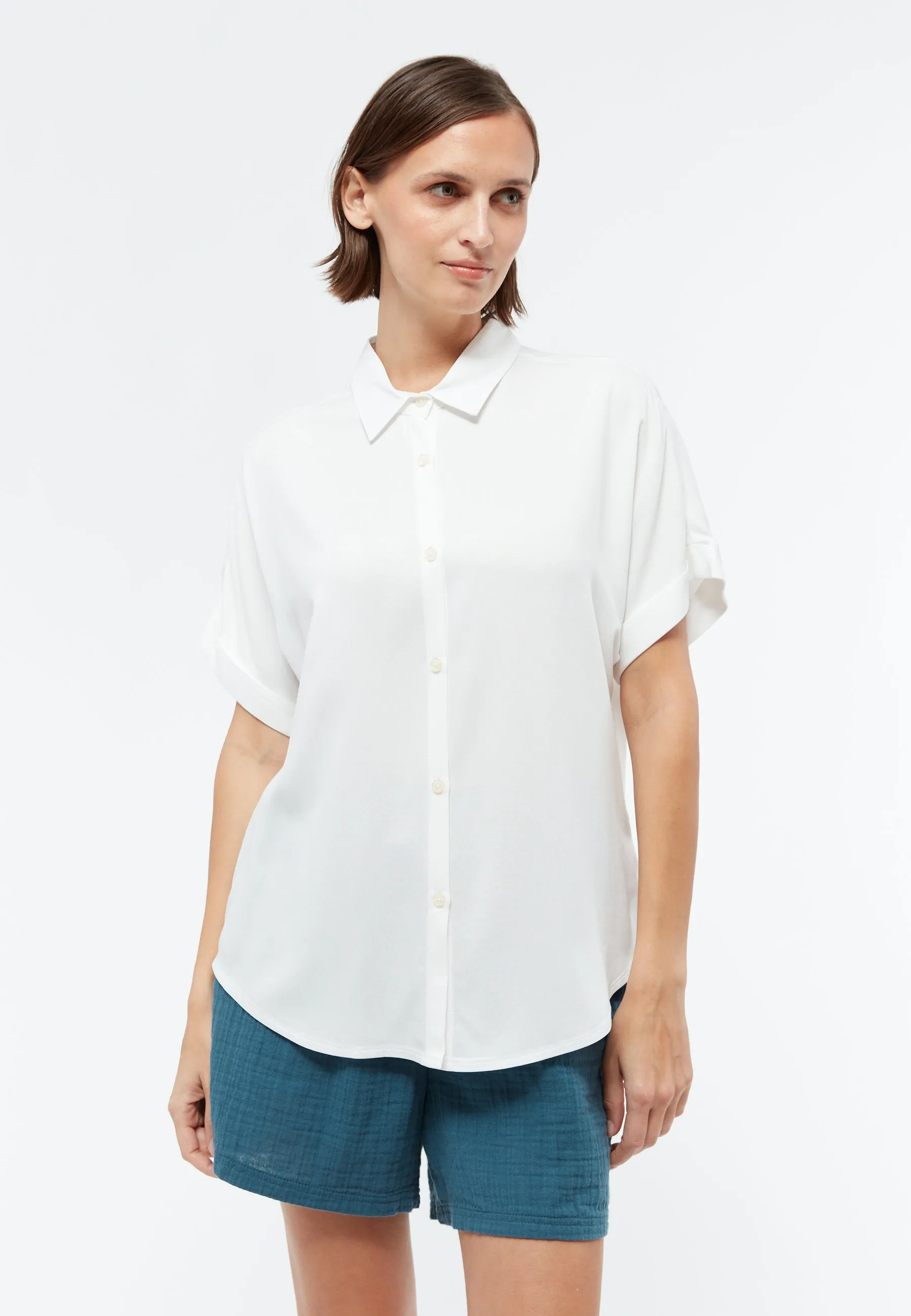 Short-sleeved blouse GBSARAH relaxed fit from LENZING™ ECOVERO™ - White Givn Berlin
