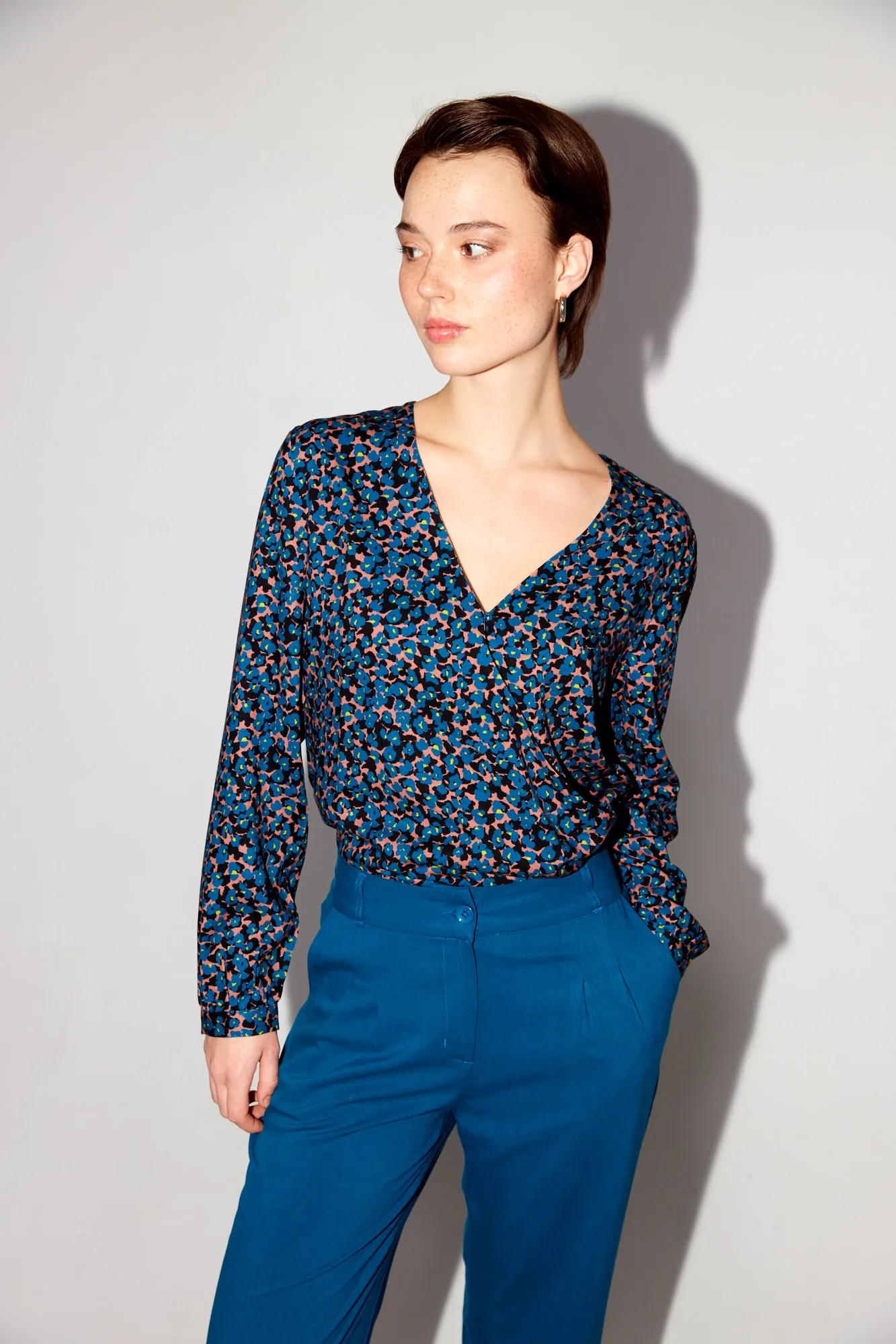 Wrap blouse LUNA from LENZING™ ECOVERO™ - Moroccan / Lime (Leo) Givn Berlin